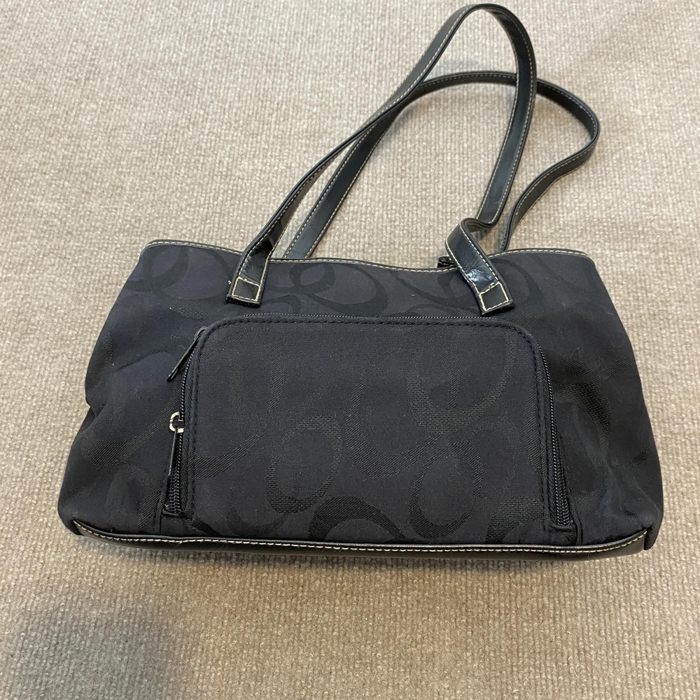 Signature Avary Shoulder Bag Womens‎ Medium Black Logo Zip Faux Leather